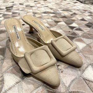 Manolo Blahnik Beige Maysale Kitten Heels